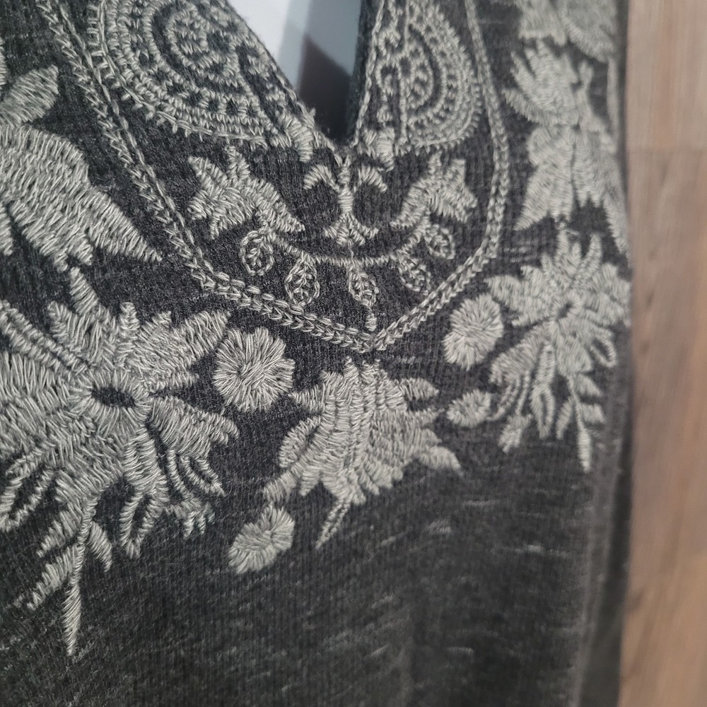 J Jill Embroidered Knit Tunic Top Sz XS Gray Split Neck Boho Neutral Long Slv - Picture 4 of 12